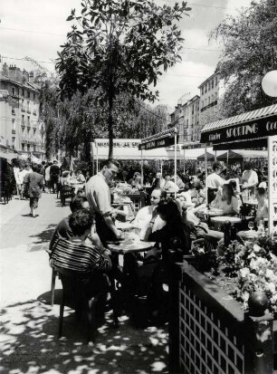 Straßencafe in der beliebten Altstadt von Grenoble