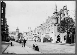 Vom Rathaus zur Marienburg : Marktplatz mit Rathaus und Ordensburg