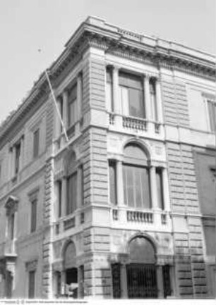 Palazzo Primoli & Museo Napoleonico, Westfassade