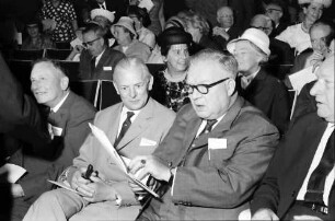 13. Tagung 1963 Medizin; Eröffnung Lindau 1.7.63: Paul H. Müller, Adolf Butenandt, Forssmann, Cornelius J. F. Heymans (angeschnitten), 2. Reihe hinter Adolf Butenandt, Frau Müller-Rüegsegger