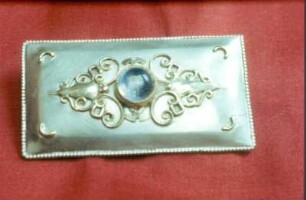 Brosche : Brosche. Silber mit Golddrähten, Mondstein (vor 1962; J. Eckert)