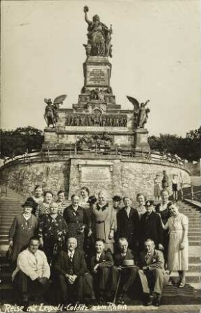 [Gruppe vorm Niederwalddenkmal]