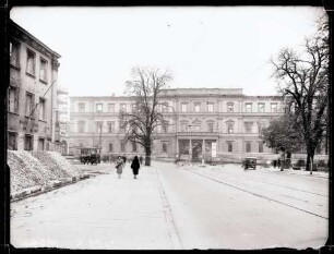 Kronprinzenpalais nach Fliegerangriff von März 1944