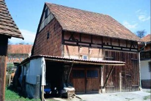 alte Scheune mit Ziegelbehang an der Wetterseite