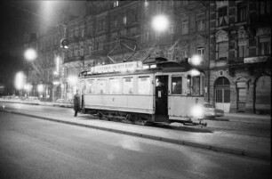 Stillegung des Straßenbahnabschnitts zwischen Ettlinger Tor und Mendelssohnplatz in der Kriegsstraße im Zusammenhang mit dem Umbau der Kriegsstraße.