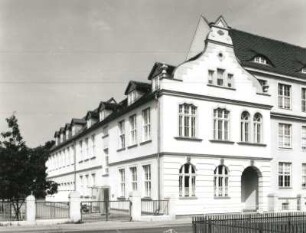 Weißwasser. Pestalozzi-Schule (Grundschule und Mittelschule), August-Bebel-Straße 2/4 (1901). Straßenansicht (Hofseite)