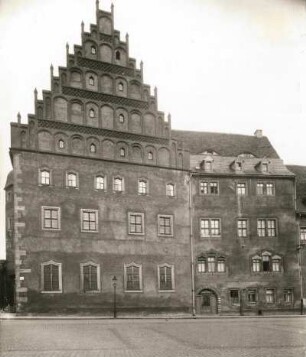Freiberg, Untermarkt. Stadt- und Bergbaumuseum (ehemaliger Domherrenhof; 1484)