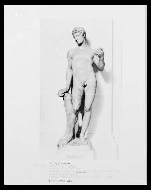 Antike Statue eines jungen Mannes