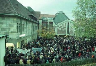 Freiburg im Breisgau: Demo gegen rechte Gewalt vor der Synagoge