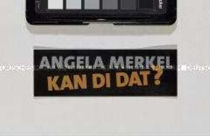 Aufkleber mit Wahlwerbung - "Angela Merkel / kan di dat?"