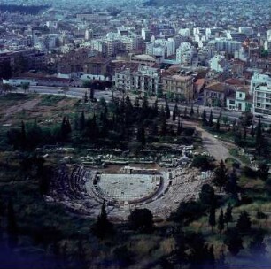 Athen, Blick von der Südmauer der Akropolis auf das Dionysostheater und das angrenzende Stadtviertel