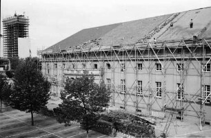 Innen- und Außenrenovierung im Großen Haus des Badischen Staatstheaters (Konzerthaus).