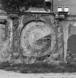 Portal des ehemaligen Zeughauses Glogau