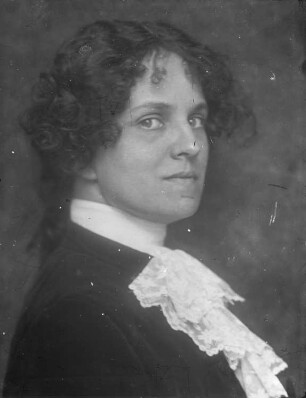 Minnie Nast als Mignon : Minnie Nast als Mignon in der gleichnamigen Oper von Ambroise Thomas. Königliche Hofoper Dresden, um 1910. Fotografie von Grete Back