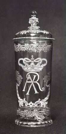 Deckelhumpen mit Monogramm AR