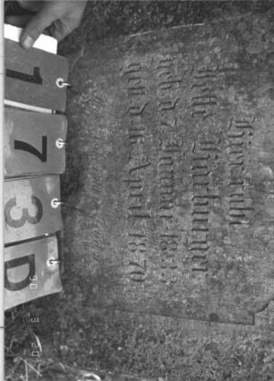 Grabstein 173 (Index: 100009050) Zustand: leicht eingesunken Maße HxBxT: 78x53x15 cm: Grabstein 173D