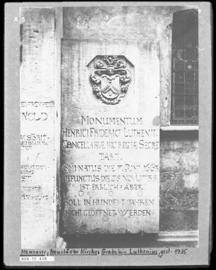 Grabstein Luthenius, gestorben 1735