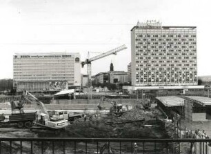 Dresden-Altstadt, Prager Straße. ibis-Hotel "Bastei" (1968-1969; M. Arlt, K. Haller, K.-H. Schulze) und Hotel "Mercure" (1968-1970; C. Kaiser, M. Arlt, H. Fuhrmann, J. Weinert)