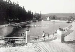 Auerbach-Brunn, Waldbad : Auerbach-Brunn. Waldbad. Ansicht mit hölzernen Sprungtürmen