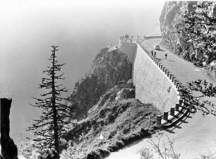 Vogesen: La Schlucht, Schlucht Straße, Kurve mit Gallerie, von oben