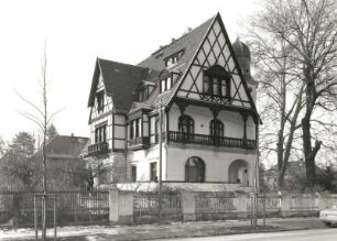 Dresden-Blasewitz, Käthe-Kollwitz-Ufer 92. Villa (1896/1897). Straßenansicht