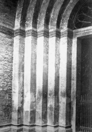 Bad Gandersheim, Münsterkirche, Westportal, linkes Gewände