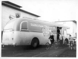 Offenbach am Main. Büchereibus der Stadtbücherei Offenbach