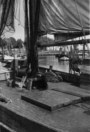 Ankernde Kutter im Tönninger Hafen, Schlei- und Eidermündung