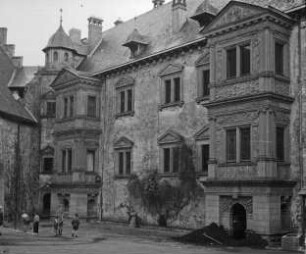 Heldburg, Veste Heldburg, Französischer Bau, Hofseite mit Frauen- und Herrenerker; 1982 durch Brand teilzerstört; Nikolaus Gromann; Paul Weißmann