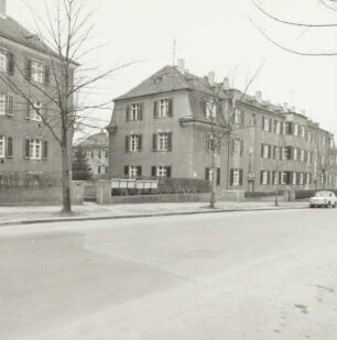 Dresden-Plauen, Bernhardstraße 136 und 134. Wohnhäuser der Wohnungsgesellschaft "Glück auf Süd" (um 1925)