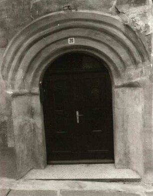 Schlettau, Kirchgasse 20. Ackerbürgerhaus (um 1800). Portal