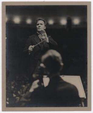 Bruno Walter dirigiert. Bruno Walter