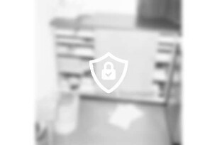 Rathaus: Ordnungsamt: Einbruch: aufgebrochener Schrank: davor Schriftstücke auf Boden: 11.11.1970