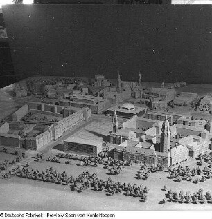 Weiterführung Aufbau Zentrum, diverse Modelle; Modell Rathaus; Modell Altmarkt, Prager Straße; Modell Pirnaischer Platz; Modell Fernsehturm