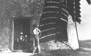 Vierkirchen-Arnsdorf. Holländerwindmühle (noch in Betrieb), Repro