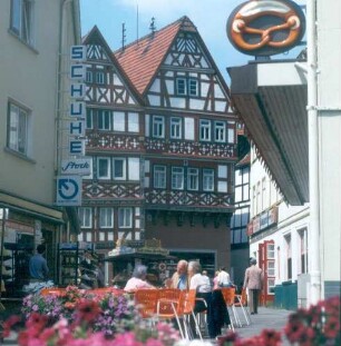 Bad Orb. Blick in eine Gasse der Altstadt