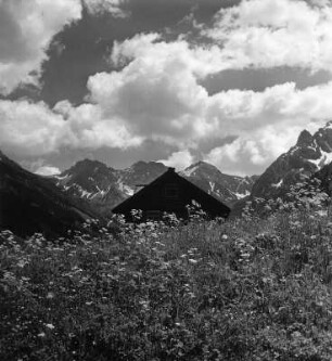 Wolkenbilder. Allgäuer Alpen. Kleines Walsertal. Blick vom Mittelberg zu den Schafalpenköpfen