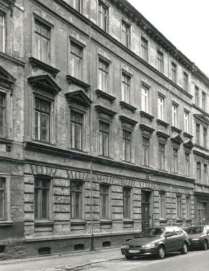 Leipzig-Lindenau, Helmholtzstraße 18. Wohnhaus. L. V. 19. Jh. Straßenansicht