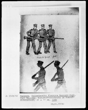 Zeichnung in einem Kommiß-Skizzenbuch: Soldaten präsentieren ihre Waffen