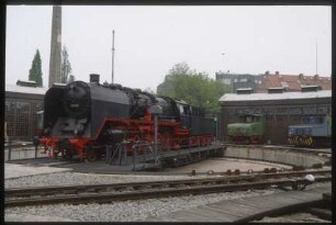 Güterzuglok "50 001" auf der Drehscheibe
