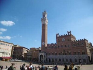 Siena: Piazza del Campo mit Palazzo Pubblico
