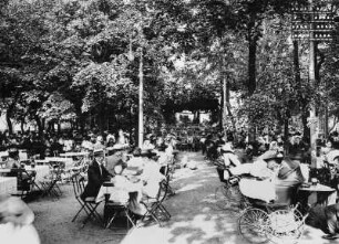 Dresden-Wölfnitz, Kesselsdorfer Straße 114. Gasthof Wölfnitz. Gästegarten