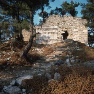 Thasos. Gattelusi-Kastell. Akropolis. Mittelalterliches Gattelusi-Kastell, aus antiken Marmorspolien erstellt