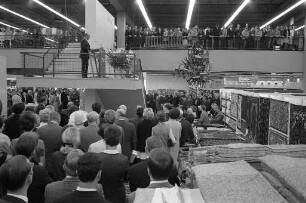 Eröffnung des neuen Einkaufscenters "Wertkauf" an der Durlacher Allee.
