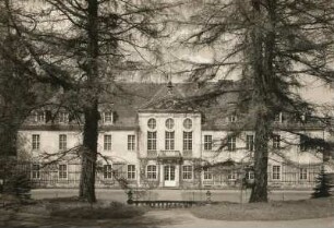 Schloss Oberlichtenau, Gartenfront