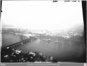 Vom Dom nach Süden, Alte Brücke und Sachsenhäuser Ufer bei Hochwasser