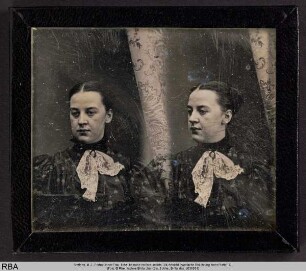 Portrait einer Frau: links, beinahe en face; rechts: 3/4-Ansicht (zweifache Belichtung einer Platte)
