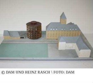 Verwaltungsgebäude Walzwerk (Projekt), Vorschlag 3 - Modell des Gesamtgebäudes (Anbau) mit Umgebung, Variante