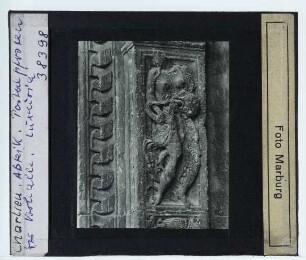 Charlieu, Abtei Saint-Fortunat : Vorhalle, Portal, Pfosten, Luxuria