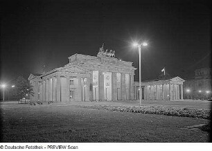 Berlin. Brandenburger Tor von Osten (1788-1791, Carl Gotthard Langhaus)